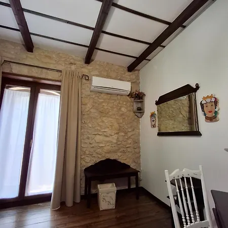 Antica Dimora Historic Building B&B 3*